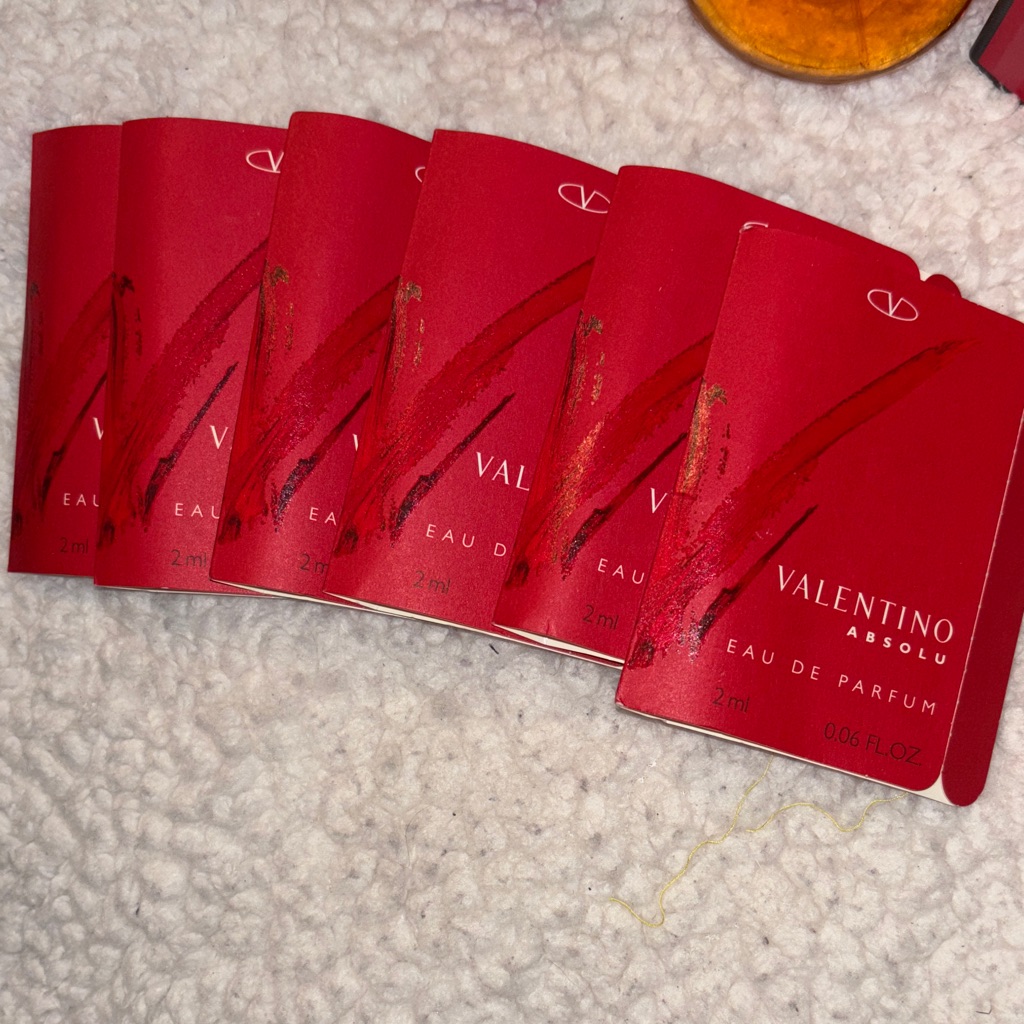 Valentino Absolu Red Eau De Parfum Miniatures Valentino Absolu Red Eau De Parfum Miniatures